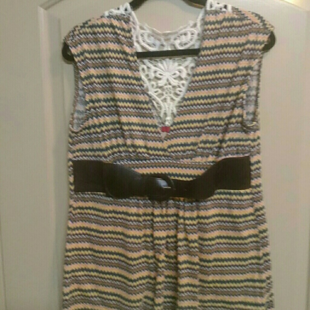 Vibrant Bongo pullover top, EUC, XL